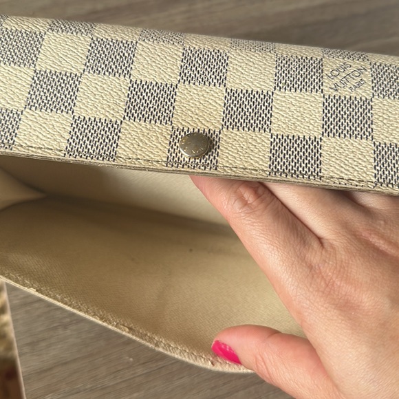 LOUIS VUITTON Damier Azur Sarah Wallet - Picture 6 of 8